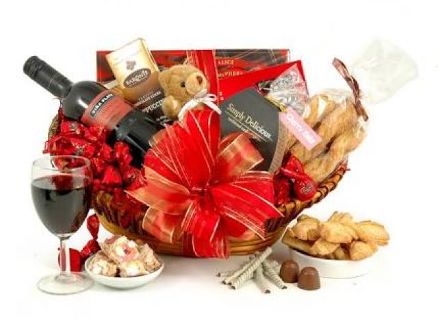 Spread the love with Valentine’s Day gift hampers by Kandida