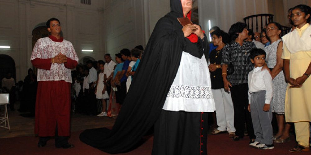 Capas Magnas- The Procession of tails